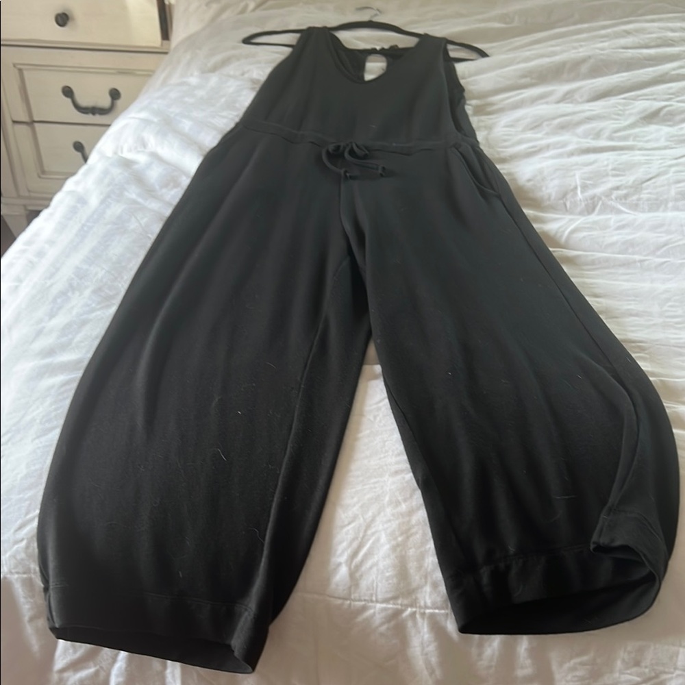 Chic Black Wide-Leg cropped Jumpsuit with sleeveless top